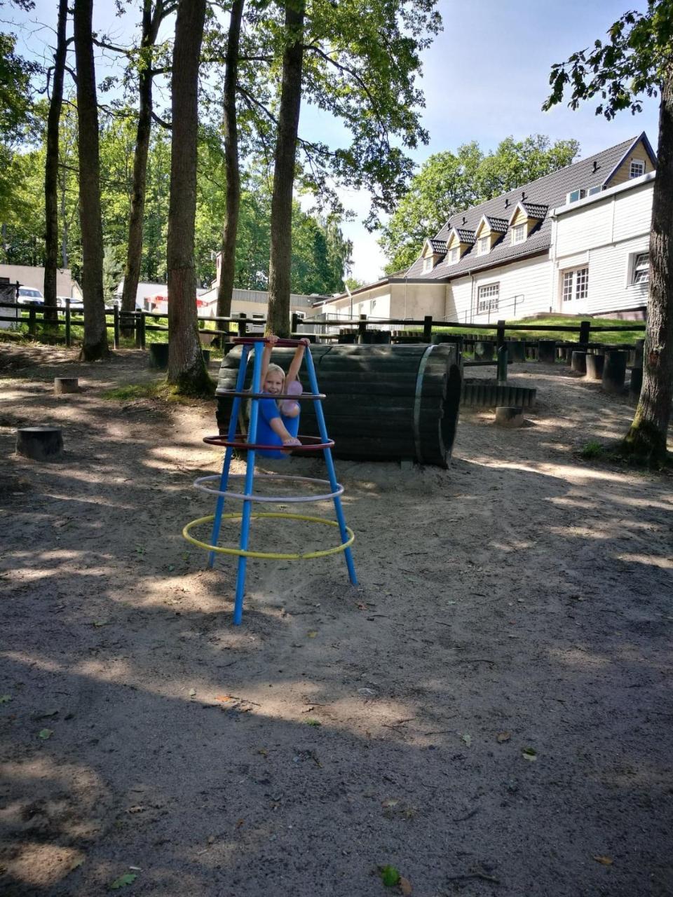 Pokoje Hotelowe Nad Jeziorem Jelen Bytów Eksteriør bilde